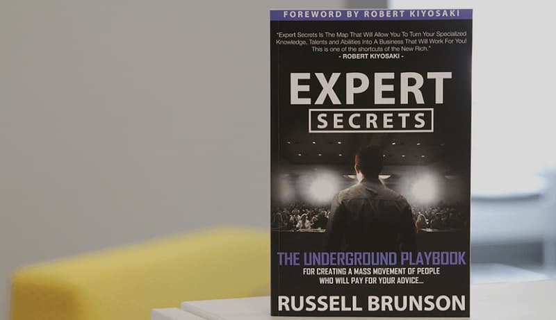 Expert Secrets book - کتاب رازهای حرفه ای کسب و کار اثر راسل برانسون.jpg