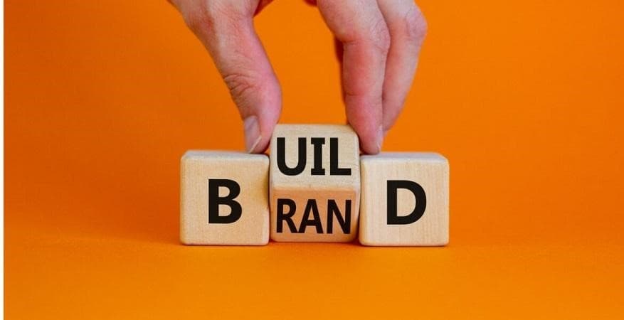 گذشته فعل build چه می‌شود؟