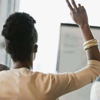  قطع کردن حرف دیگران