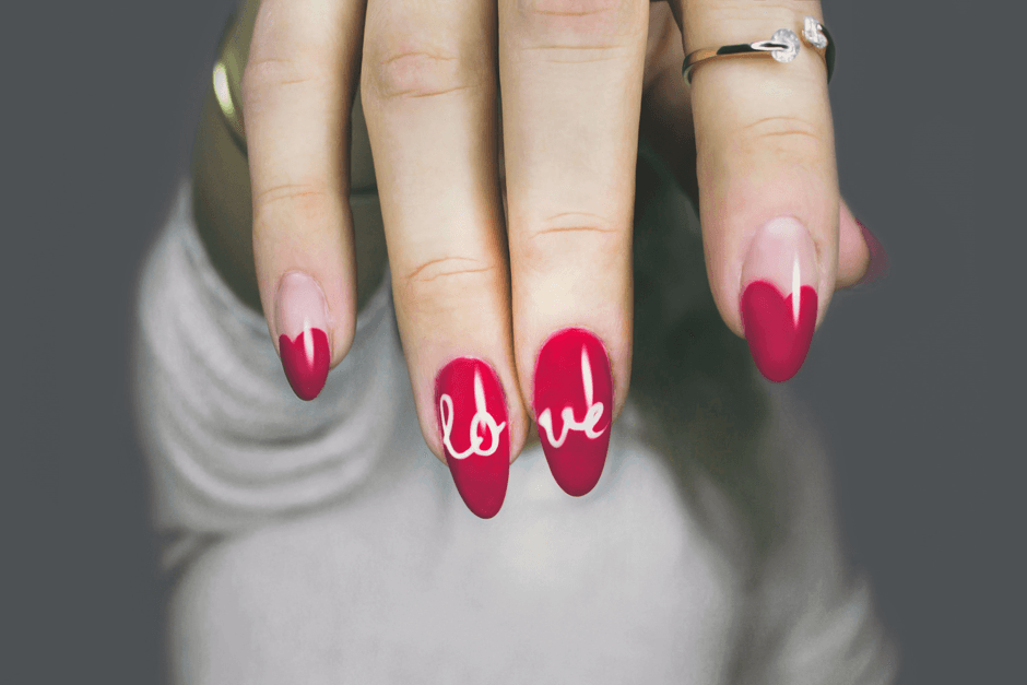 طراح ناخن (Nail artist)