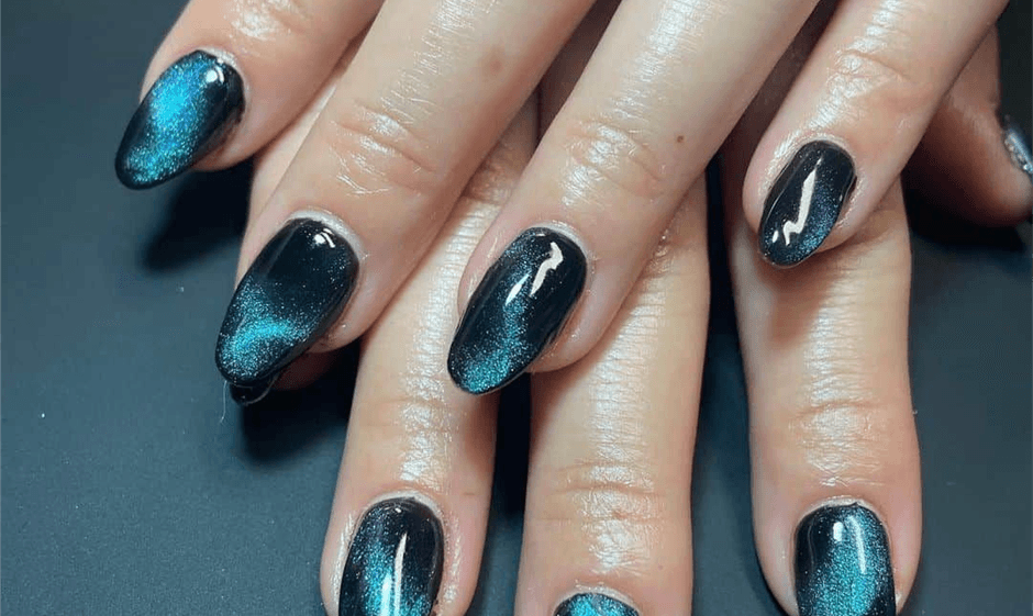 ناخن‌های چشم‌گربه‌ای/ناخن‌های مغناطیسی (Cat eye nails/Magnetic nails):