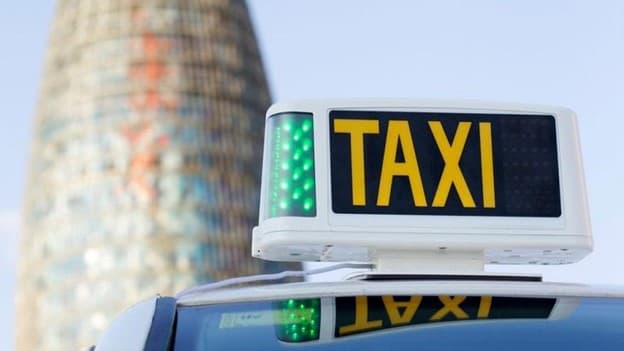 جمع taxi چه می‌شود؟