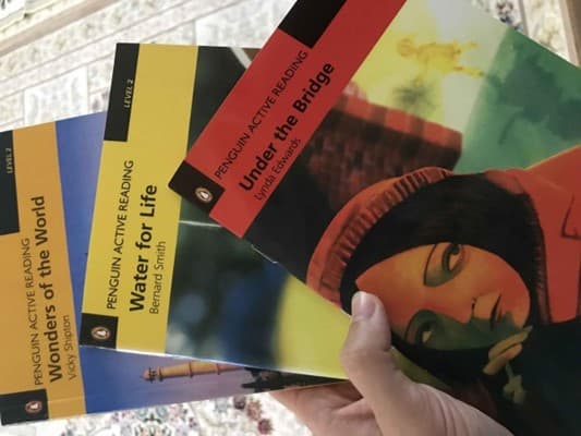 معرفی و دانلود کتاب Under the Bridge - Penguin- Level 1