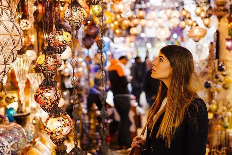 مکالمه انگلیسی در مورد سوغاتی با ترجمه فارسی