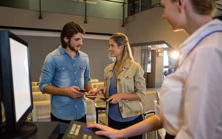 مکالمه در فرودگاه