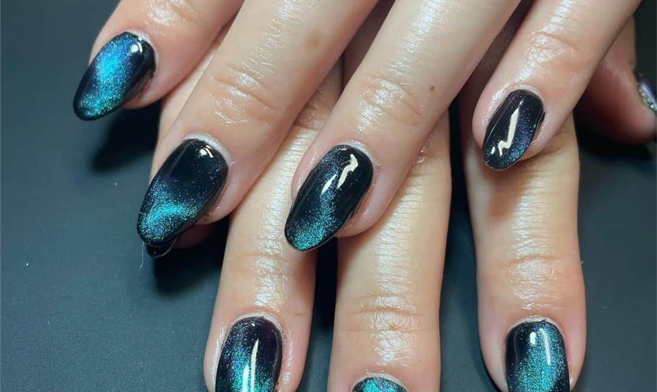 ناخن‌های چشم‌گربه‌ای/ناخن‌های مغناطیسی (Cat eye nails/Magnetic nails):