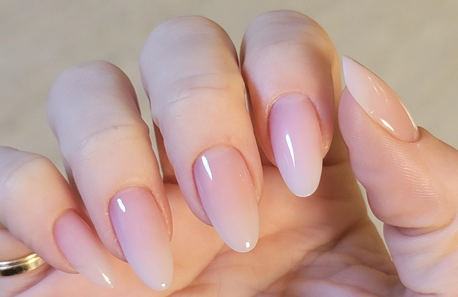 آمبره ناخن (Ombre nails):