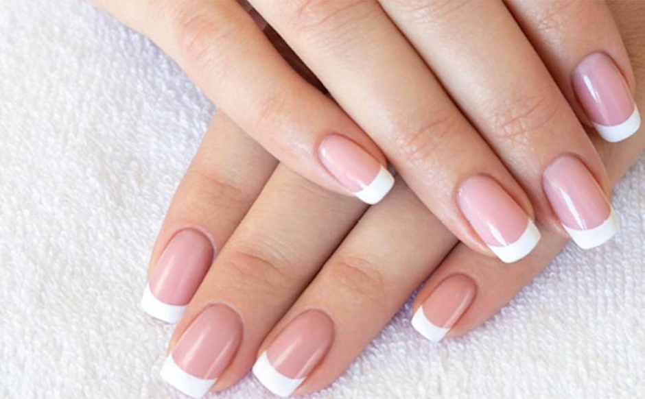 مدل فرنچ (French tip nails):