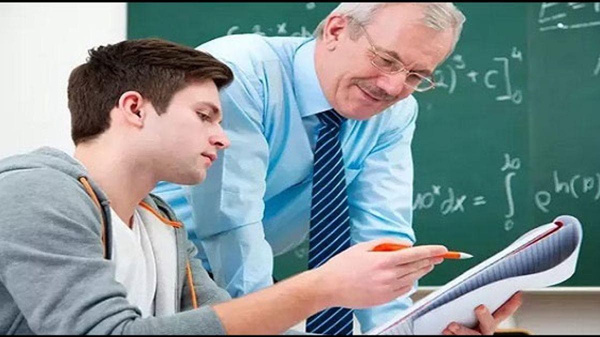 مکالمه انگلیسی درباره بدن انسان بین تیلور و معلمش