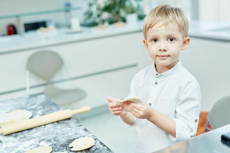 خلاصه کتاب داستان Benny and the Biscuits.jpg