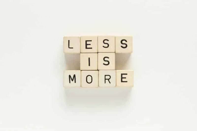این مقاله درمورد معنی جمله Less is more  است.