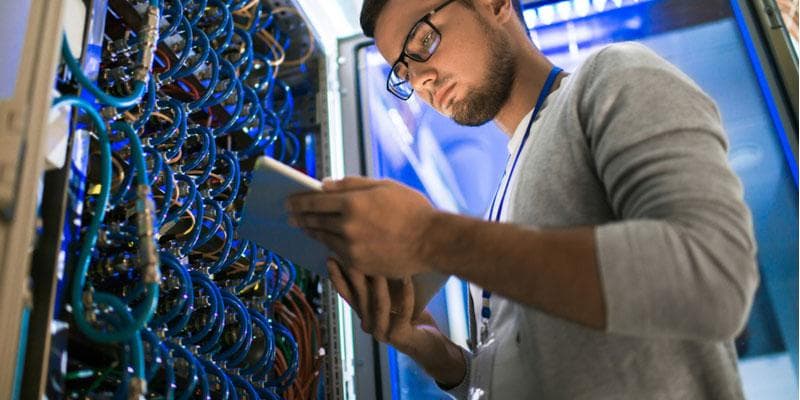 معنی جمله Server in maintenance چیست؟