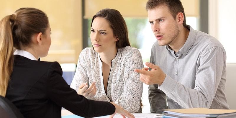 شکایت در هتل برای کثیفی اتاق