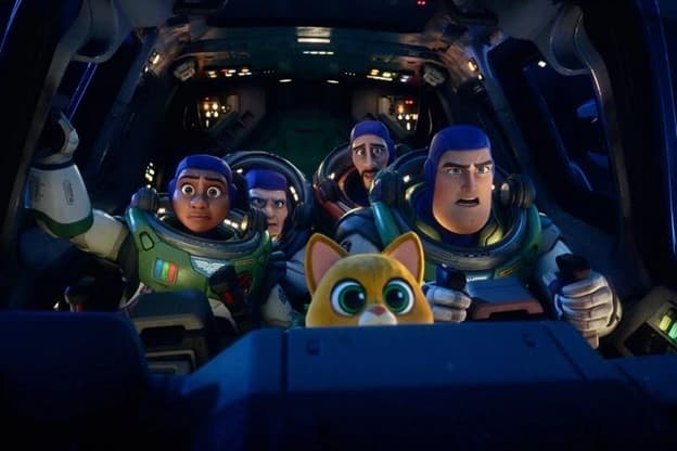 زیرنویس انگلیسی Lightyear.jpg