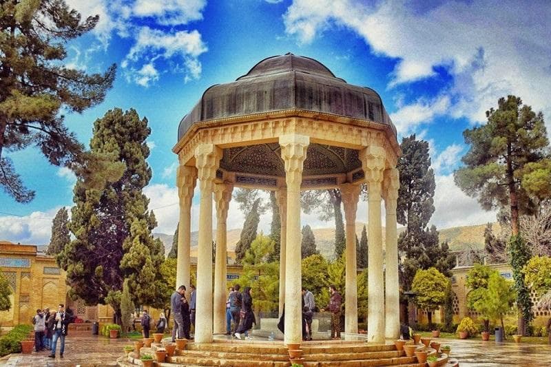 مکالمه انگلیسی در مورد حافظ به همراه ترجمه فارسی