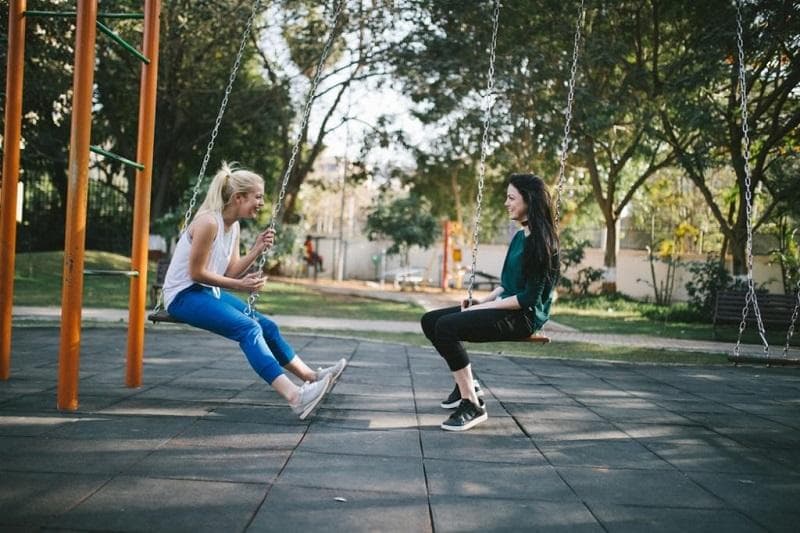 مکالمه دربارهی کارهای روزمره بین ایزابل و ابیگیل