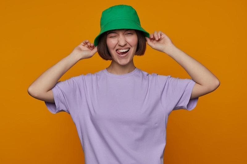 خلاصه کتاب داستان "The Hat" نوشته John Escott