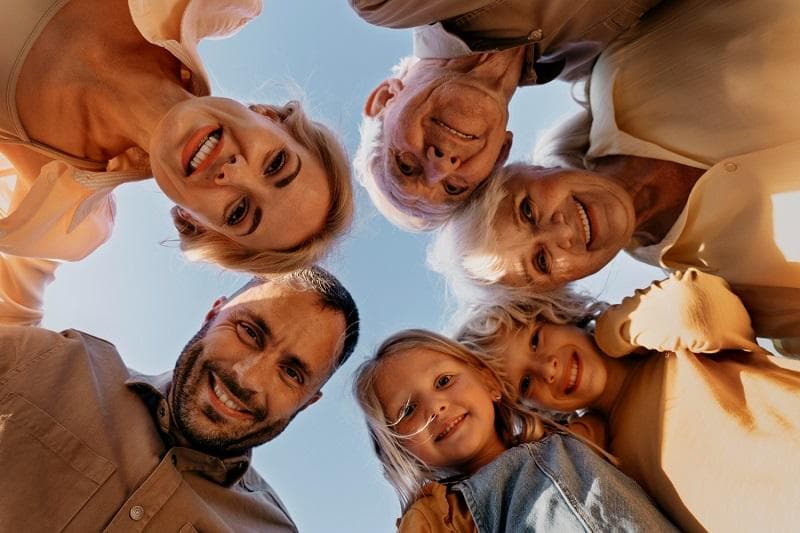 مکالمه انگلیسی درباره اعضای خانواده با ترجمه فارسی