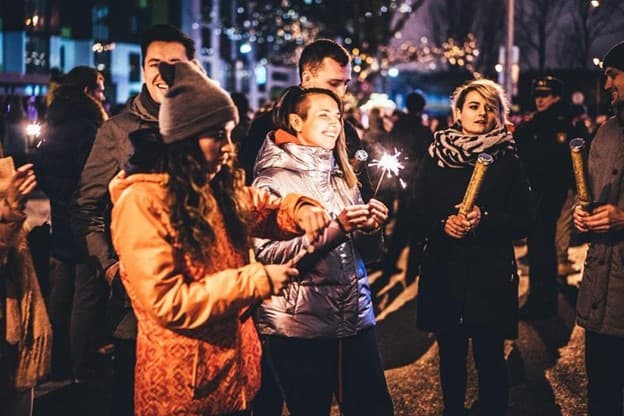مکالمهی انگلیسی در مورد جشن کریسمس با ترجمهی فارسی