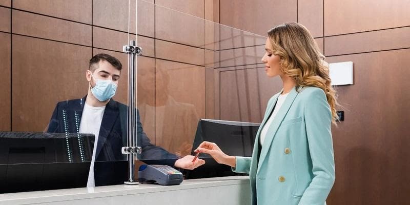 مهمترین عبارتهای مکالمه برای شکایت در هتل