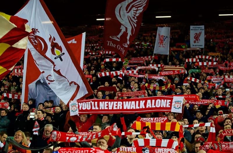 هرگز تنها قدم نخواهی زد- سرود تیم لیورپول