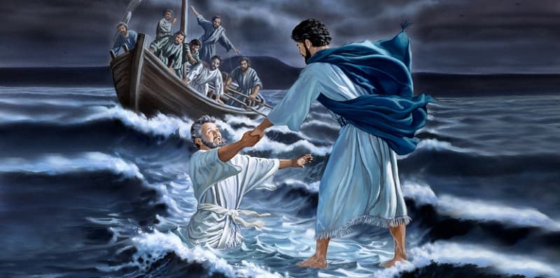تصویری از کشتی شکسته روی آب و مردی که دست مرد دیگر را گرفته و نجات می‌دهد