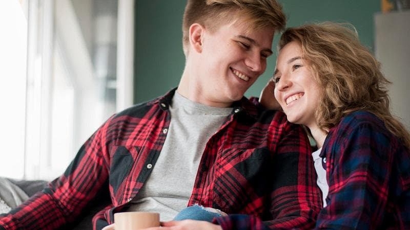 خلاصه کتاب داستان "Ear-rings from Frankfurt" نوشته REG WRIGHT