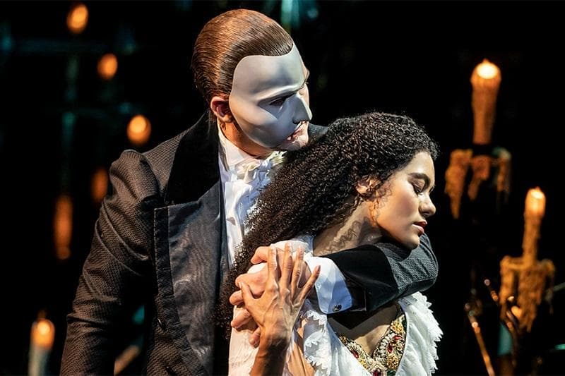 خلاصه کتاب داستان «The phantom of the opera» نوشته Gaston Leroux