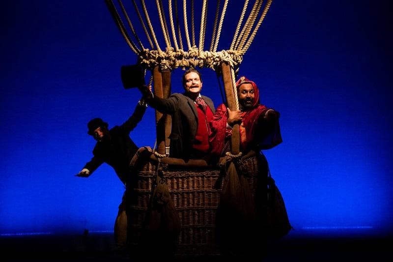 خلاصه کتاب داستان انگلیسی Around the world in eighty days.jpg