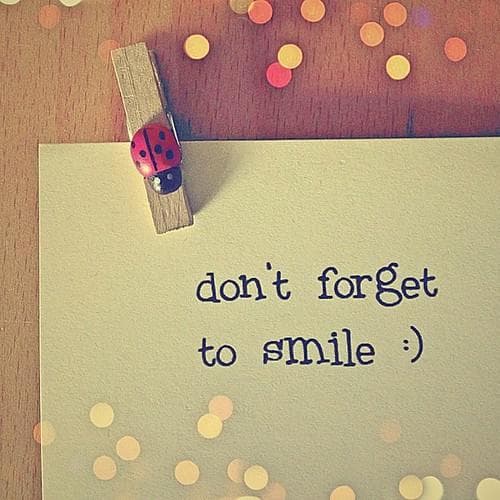 معنی جمله don't forget to smile چیست؟.jpg