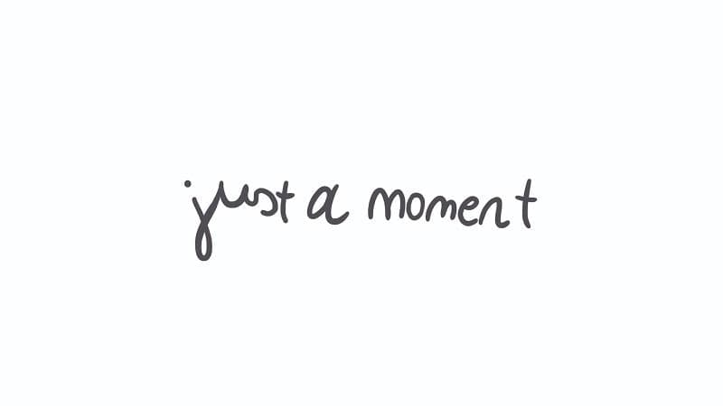 معنی جمله just a moment چیست؟.jpg