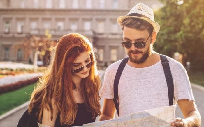 مکالمه انگلیسی بین دو نفر درباره مسافرت به همراه ترجمه فارسی.jpg