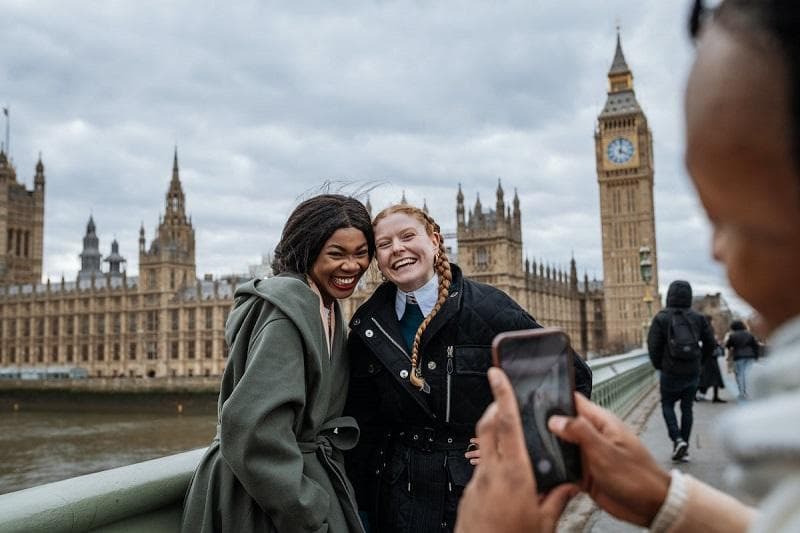 مکالمه زبان انگلیسی بین دو نفر در مورد شهر با ترجمه فارسی