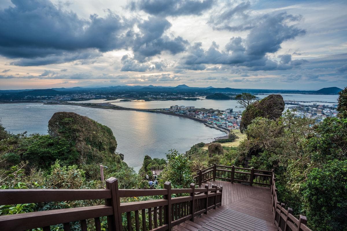 مکالمه انگلیسی در مورد شگفتی‌های جزیره‌ی ججو در کره جنوبی